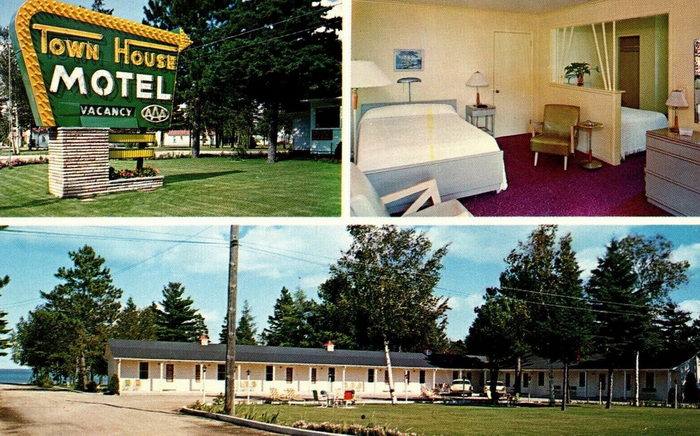 Town House Motel (Quality Inn) - Old Postcard